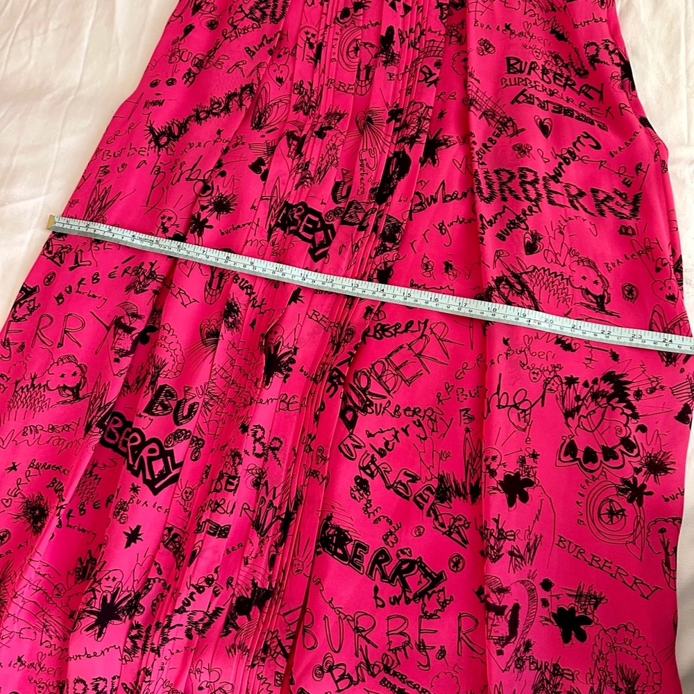 Authentic Burberry Vibrant Pink A-Line Skirt with Black Graphic Print - Picture 13 of 16